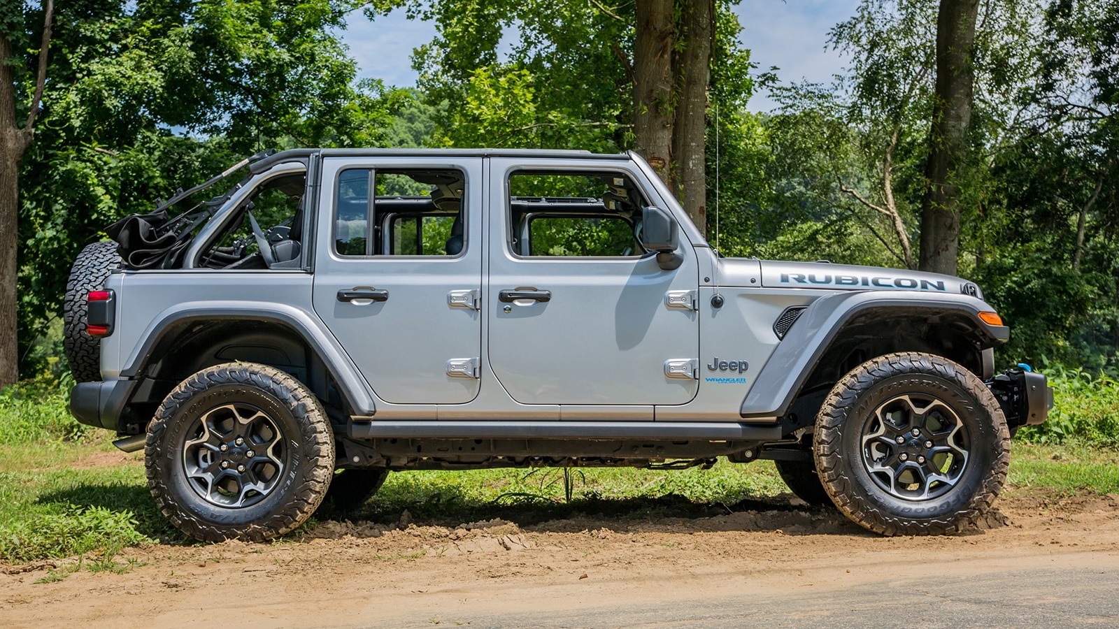 Here's How the Jeep Wrangler and the Ford Bronco Stack up for Family Hauling - Autotrader Here's How the Jeep Wrangler and the Ford Bronco Stack up for Family Hauling - Autotrader