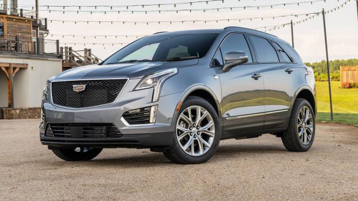 2022 Cadillac XT5 Front Left Side in Silver
