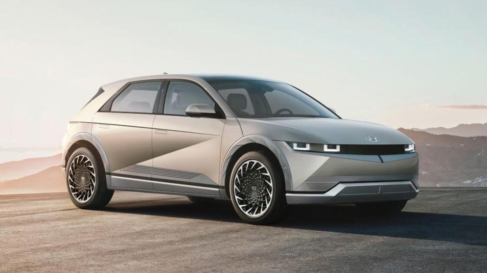 2022 Hyundai Ioniq Hybrid Profile in Silver