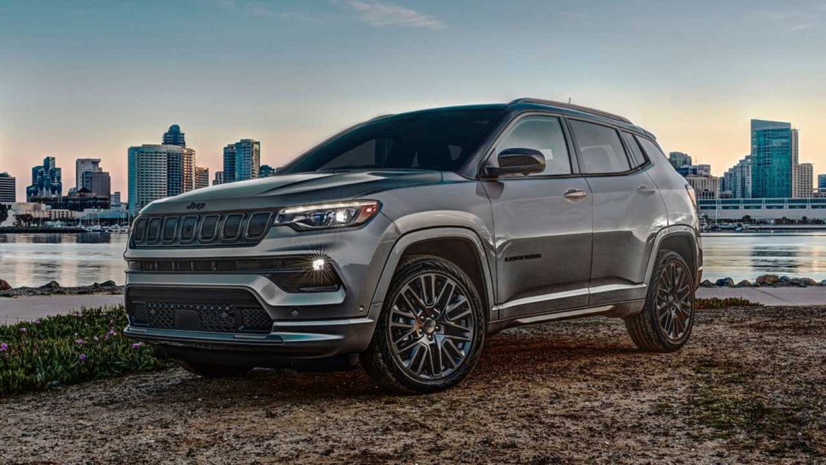 2022 Jeep Compass Exterior Side View in Silver