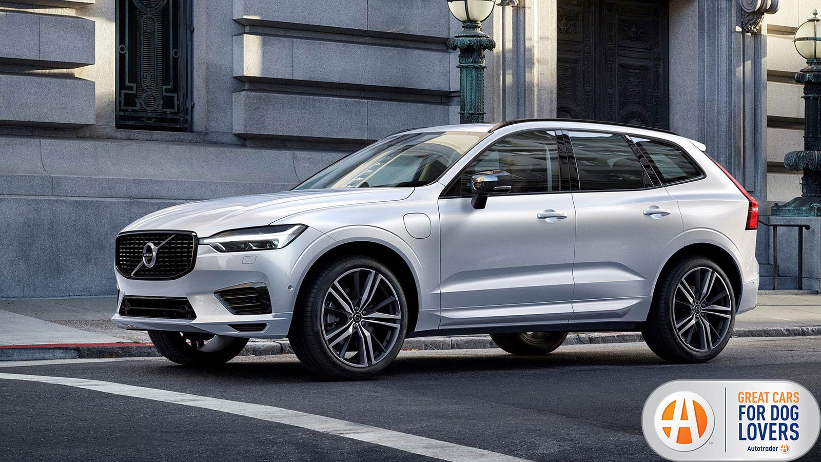 Recarga de Volvo XC60 2021 en plata.