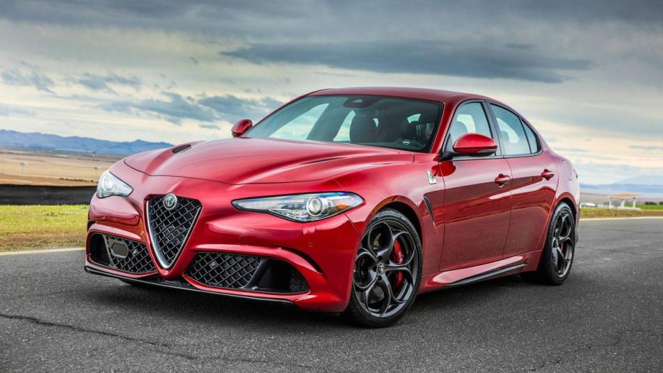2022 Alfa Romeo Giulia Front Left in Red