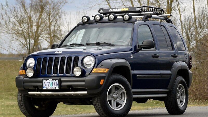 2006 Jeep Liberty delantero izquierdo en azul oscuro