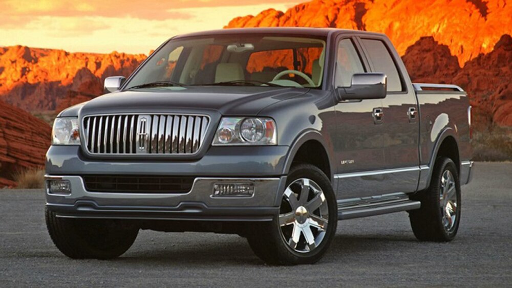 2008 Lincoln Mark LT Delantero izquierdo en plata