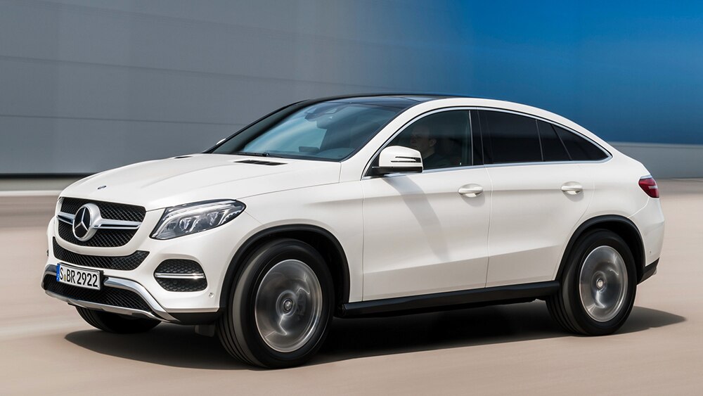 Mercedes-Benz GLE 2015 Conduciendo en White Pearl