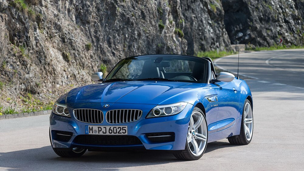 2016 BMW Z4 M Sport delantero izquierdo en Estoril Blue