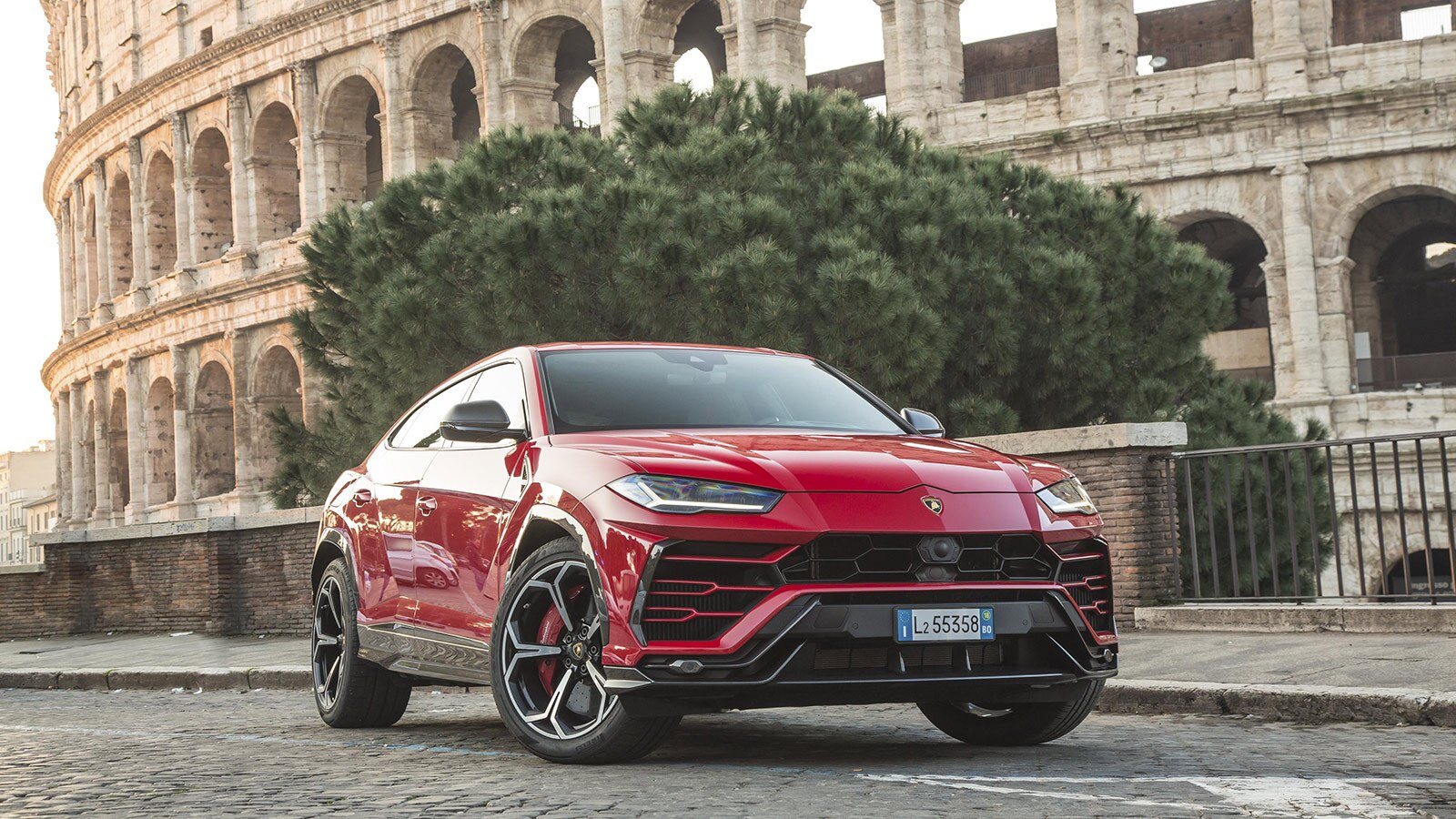 What Is a Urus? Autotrader