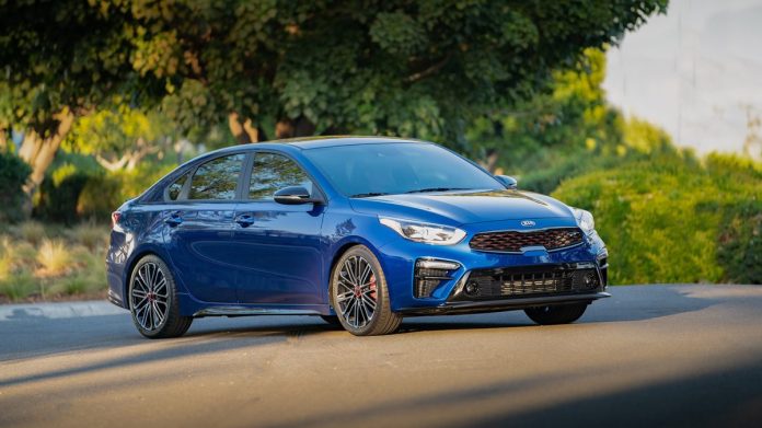 2022 Kia Forte Front Right in Deep Sea Blue