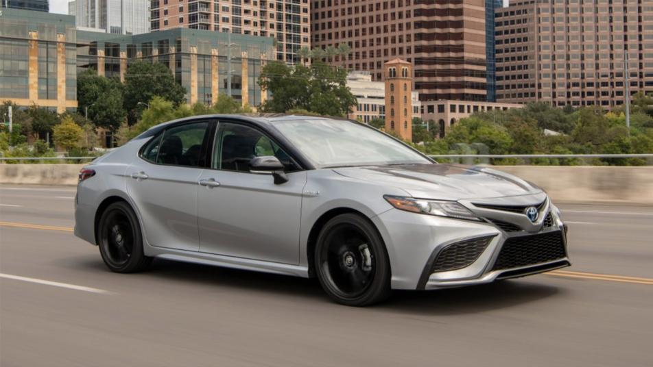2022 Toyota Camry Hybrid: Choosing the Right Trim