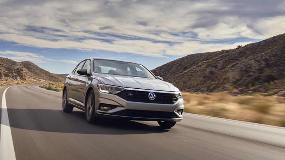 2022 Volkswagen Jetta Driving in Silver