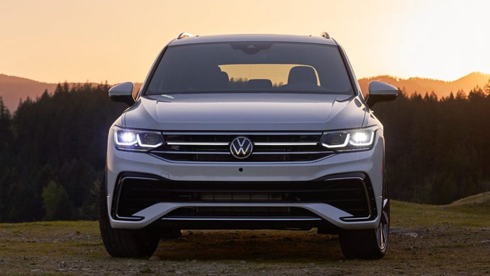 2022 Volkswagen Tiguan S Front in Oryx White