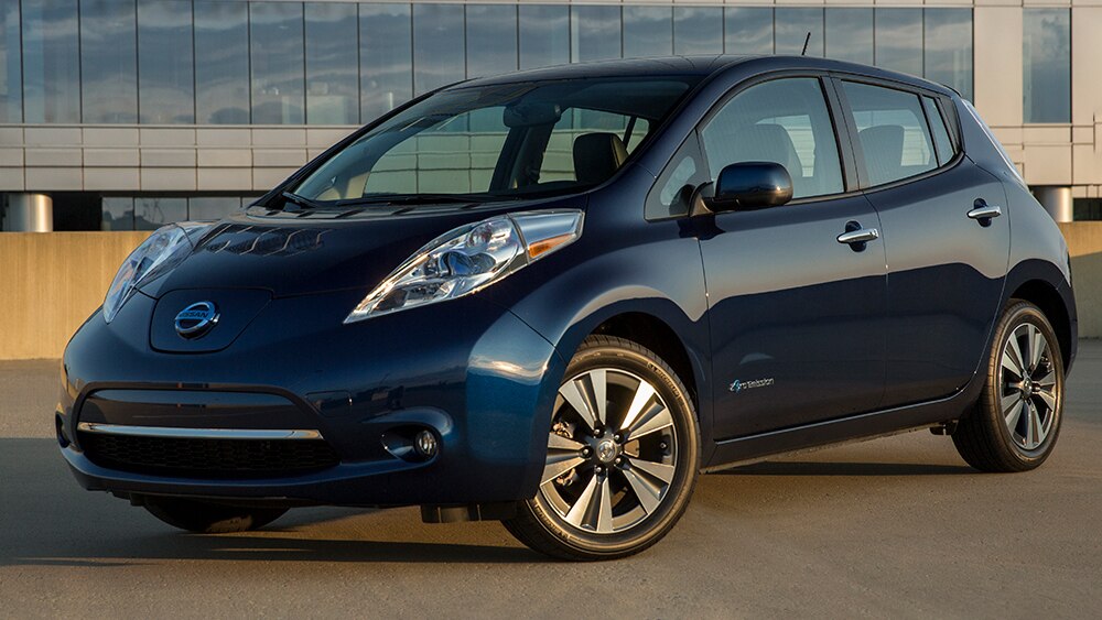 2016 Nissan Leaf en azul.