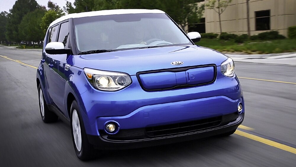Kia Soul EV 2017 en azul.