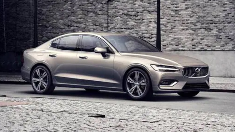 2022 Volvo S60 Recharge PHEV T8 Inscription Front Right in Silver