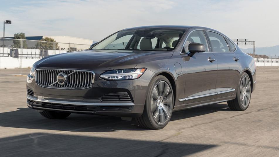 2022 Volvo S90: Choosing the Right Trim