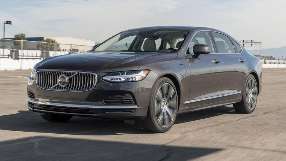 2022 Volvo S90 T8 R-Design front left