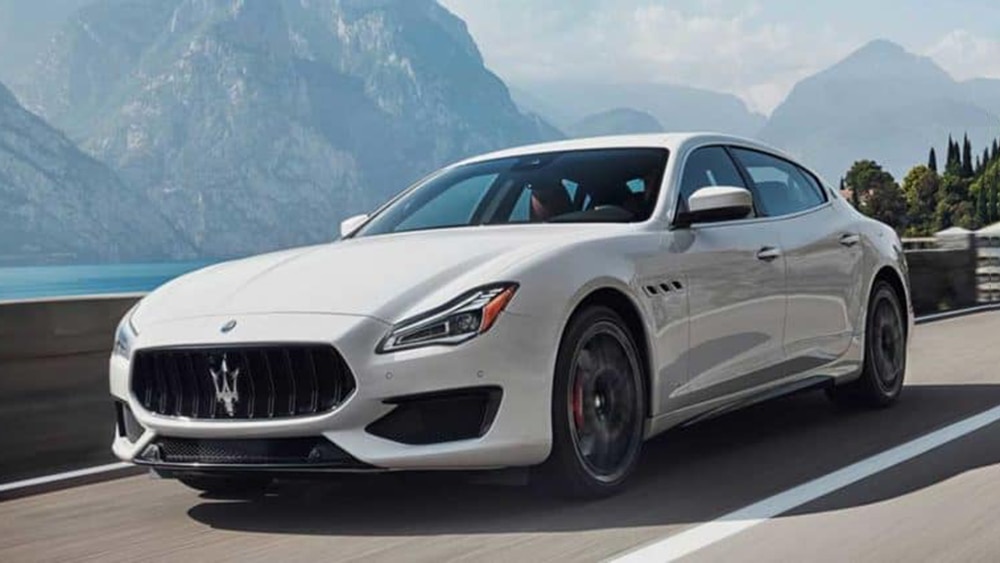 2022 Maserati Quattroporte Modena Q4 Driving in White