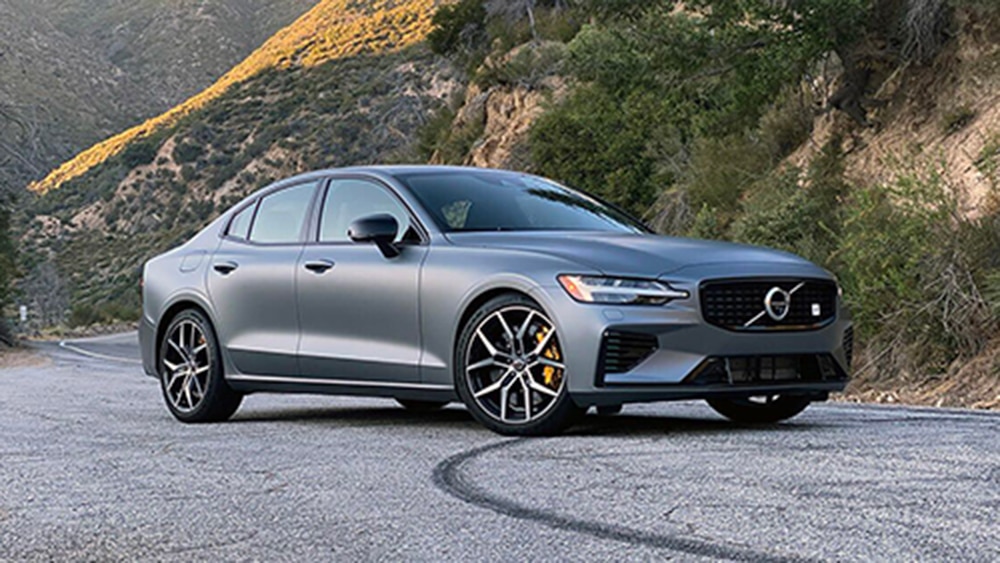 The 2022 Volvo S60 Recharge PHEV T8 R-Design front right in silver