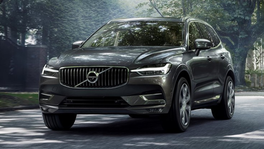 2022 Volvo XC60 Momentum front left