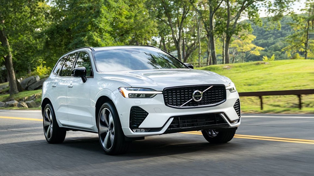 2022 Volvo XC60 R-Design front right in white