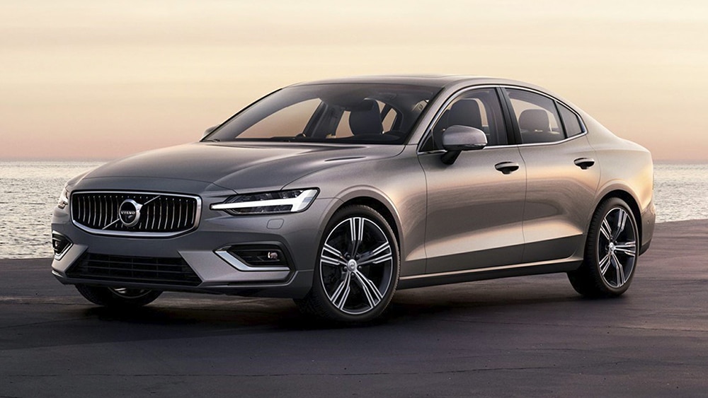 2022 Volvo S60 Momentum Front Left in Silver