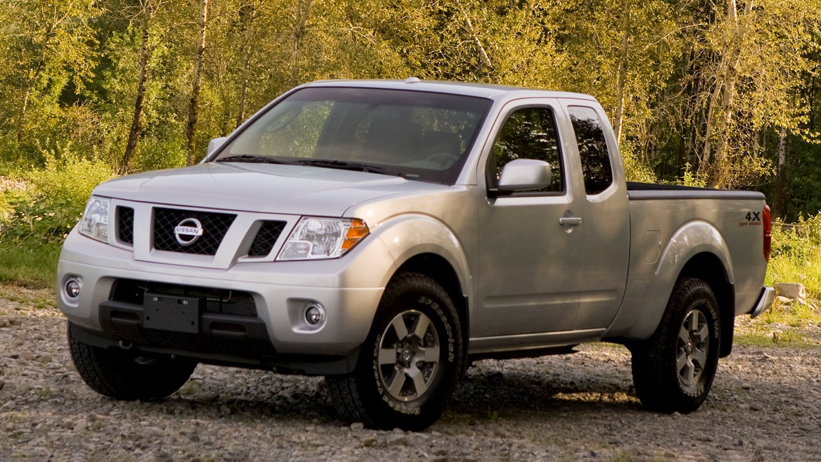 2010 Nissan Frontier en plata.
