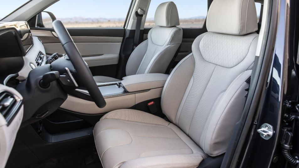 2018 Hyundai Palisade has large driver's seat for hip room car spec