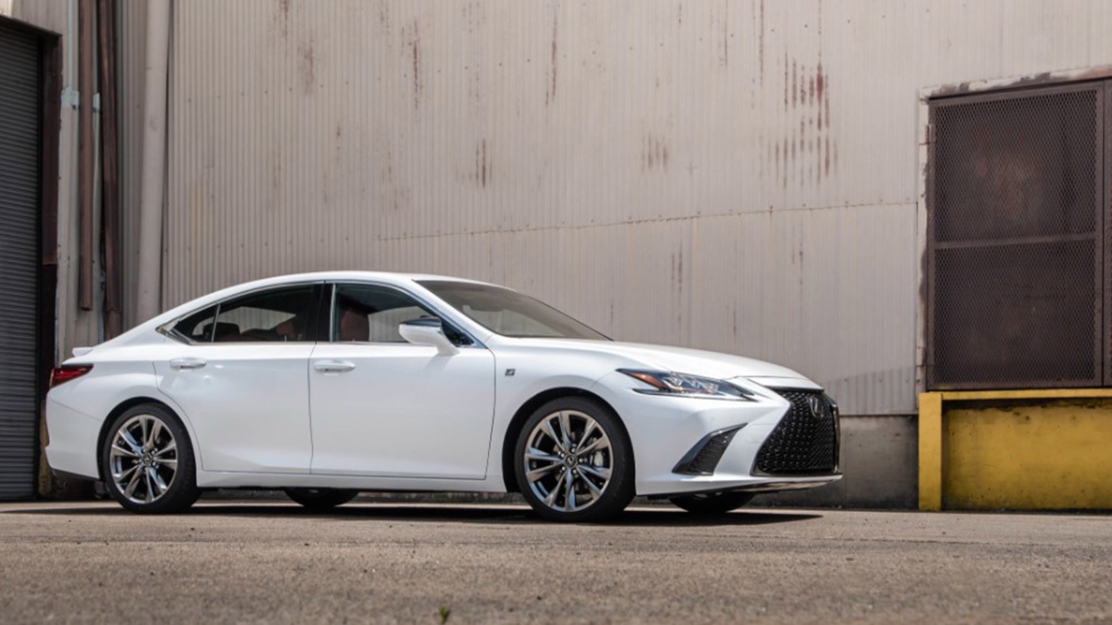 2022 Lexus ES 250 front right in white