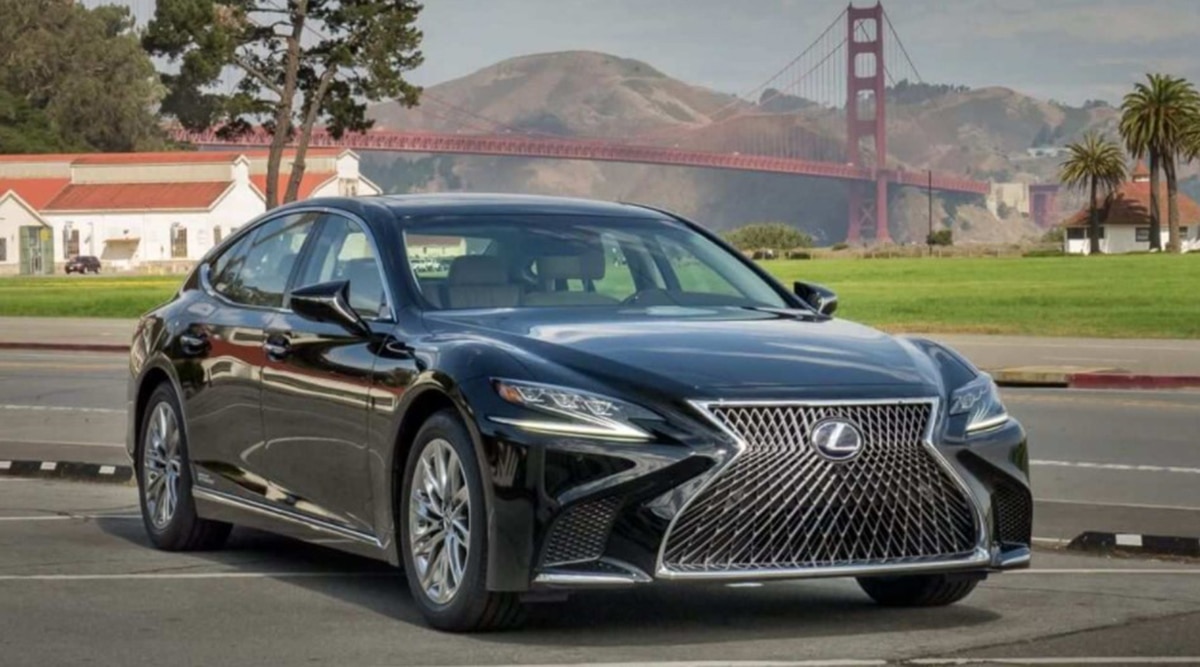 2022 Lexus LS 500h front right in black