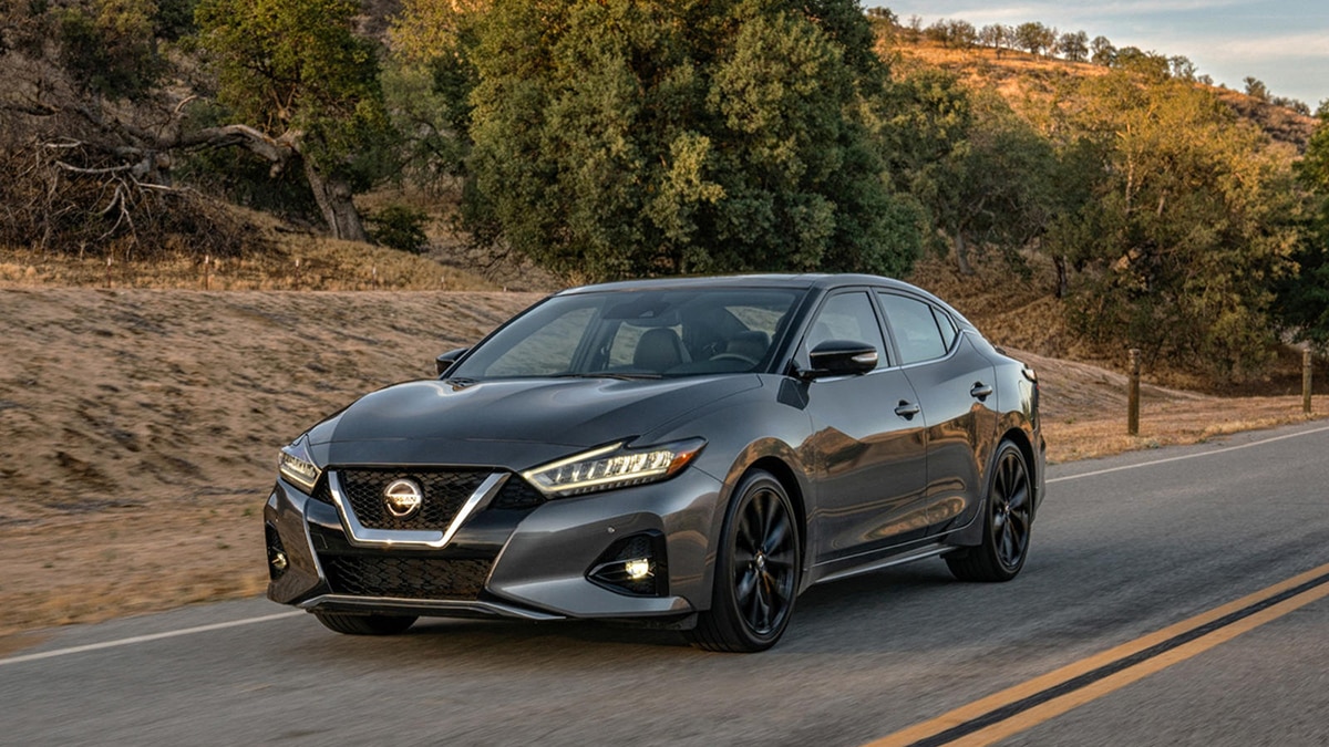 2022 Nissan Maxima SV front left