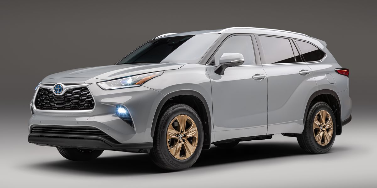 2022 Toyota Highlander Hybrid Bronze Edition front left