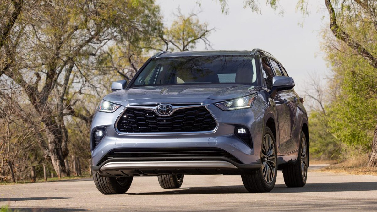 2022 Toyota Highlander L Front left