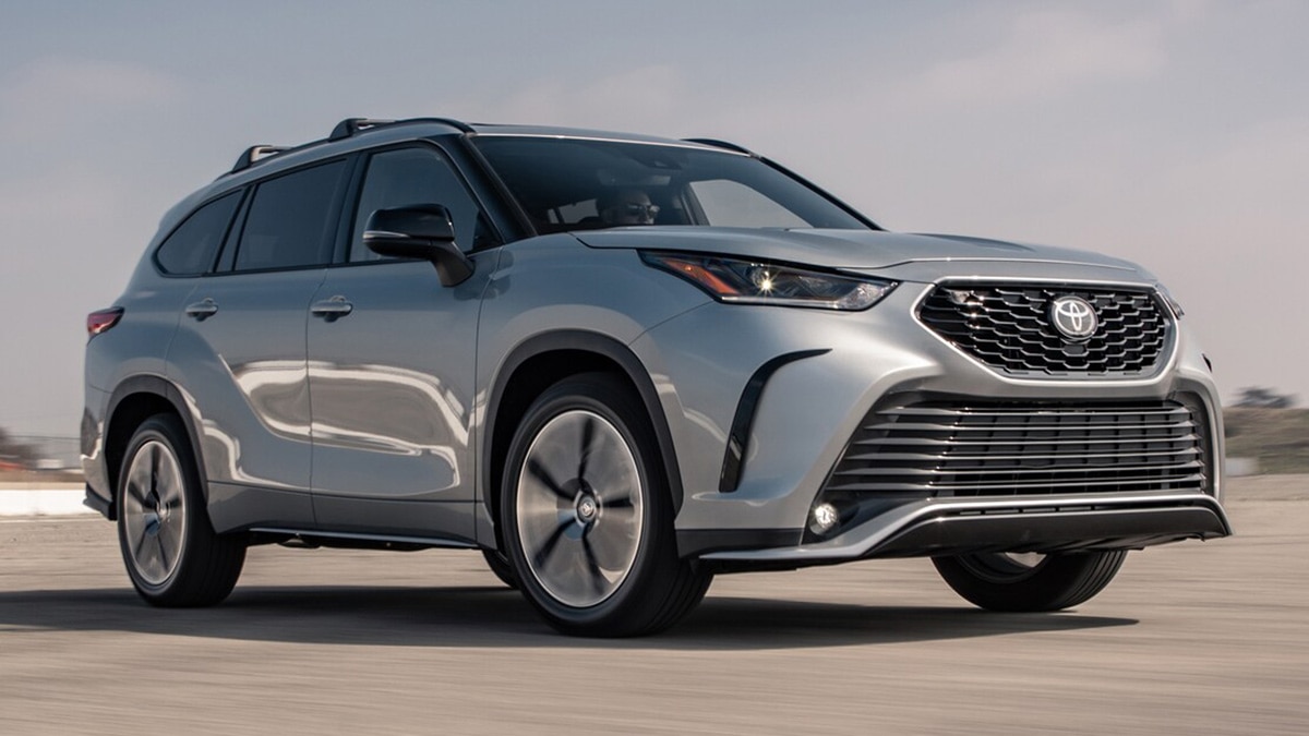 2021 Toyota Highlander XSE front right in blue