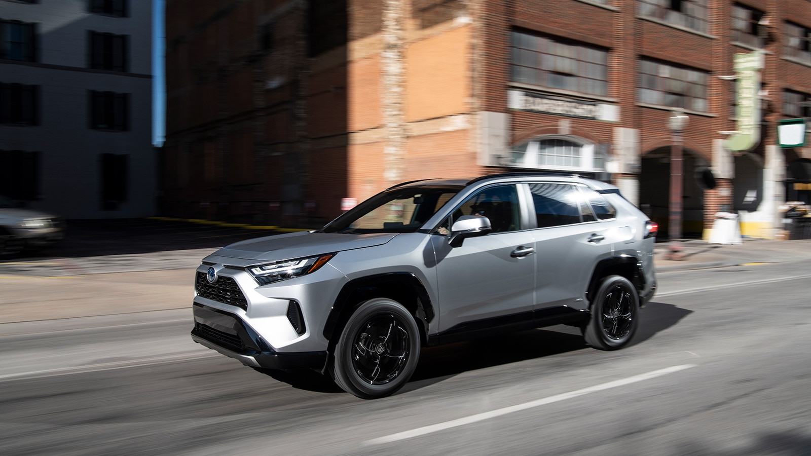 2022 Toyota Rav4 Hybrid delantero izquierdo en plata