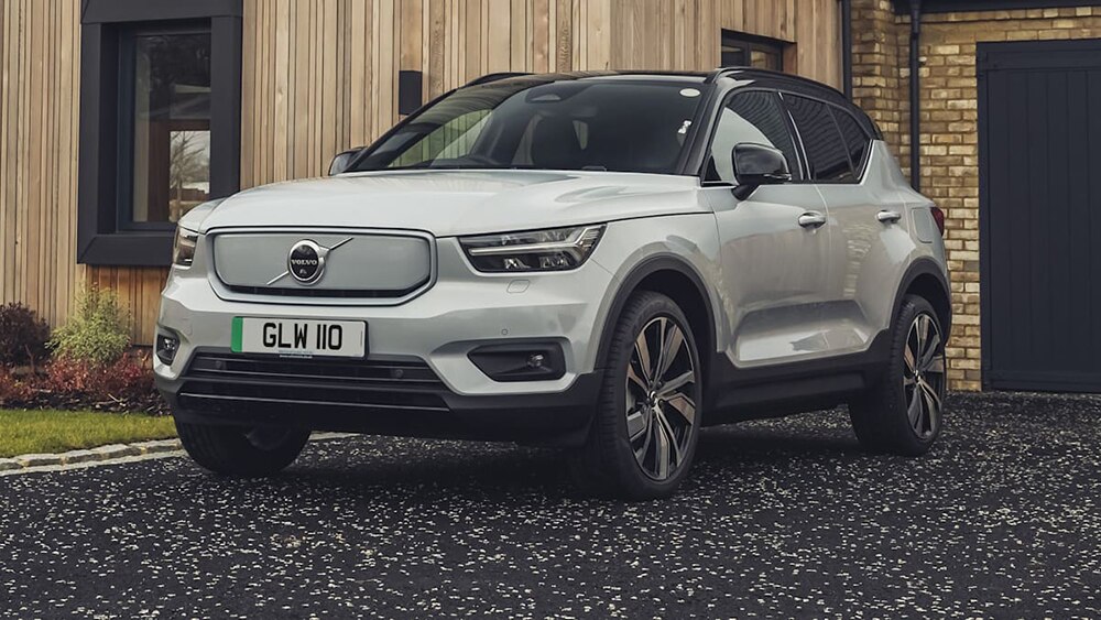 2022 Volvo XC40 Recharge Twin Plus front left in white