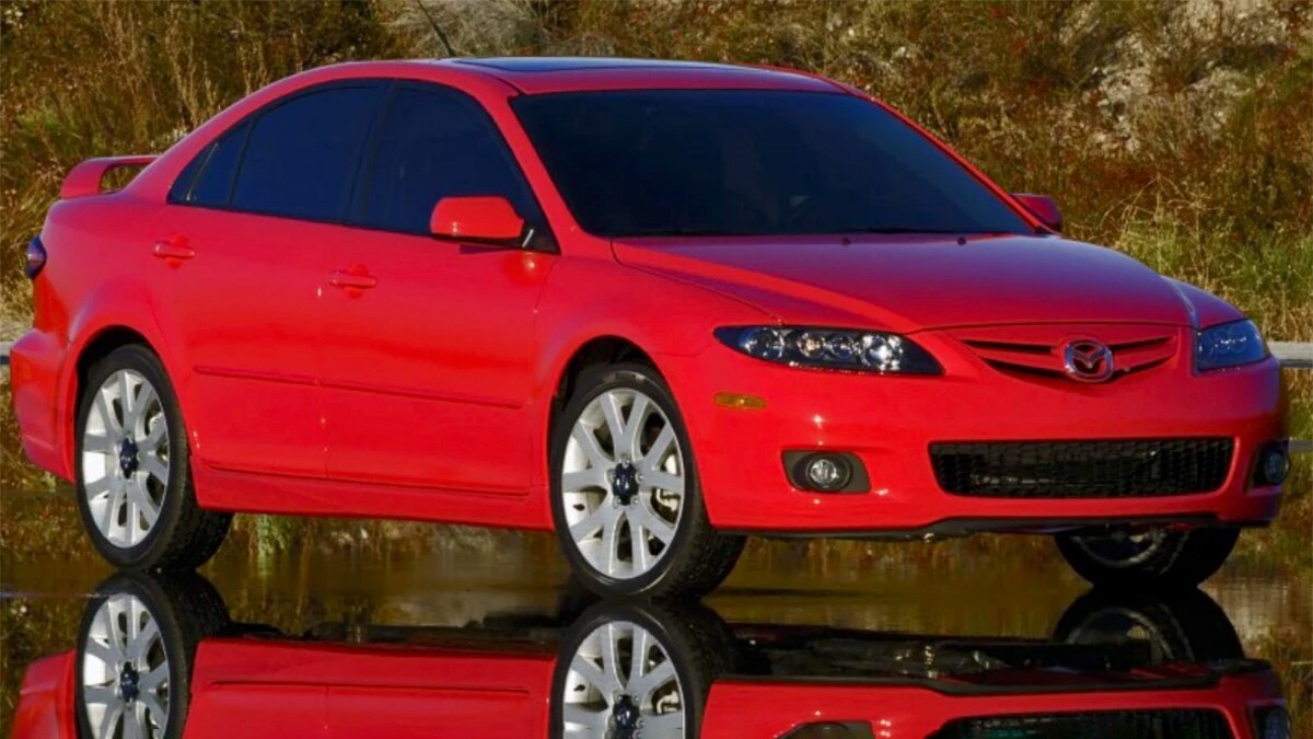 2006 Mazda6 Hatchback delantero derecho en rojo