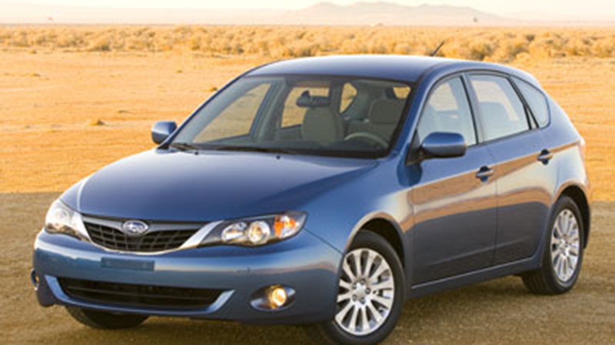 2008 Subaru Impreza hatchback delantero izquierdo en azul
