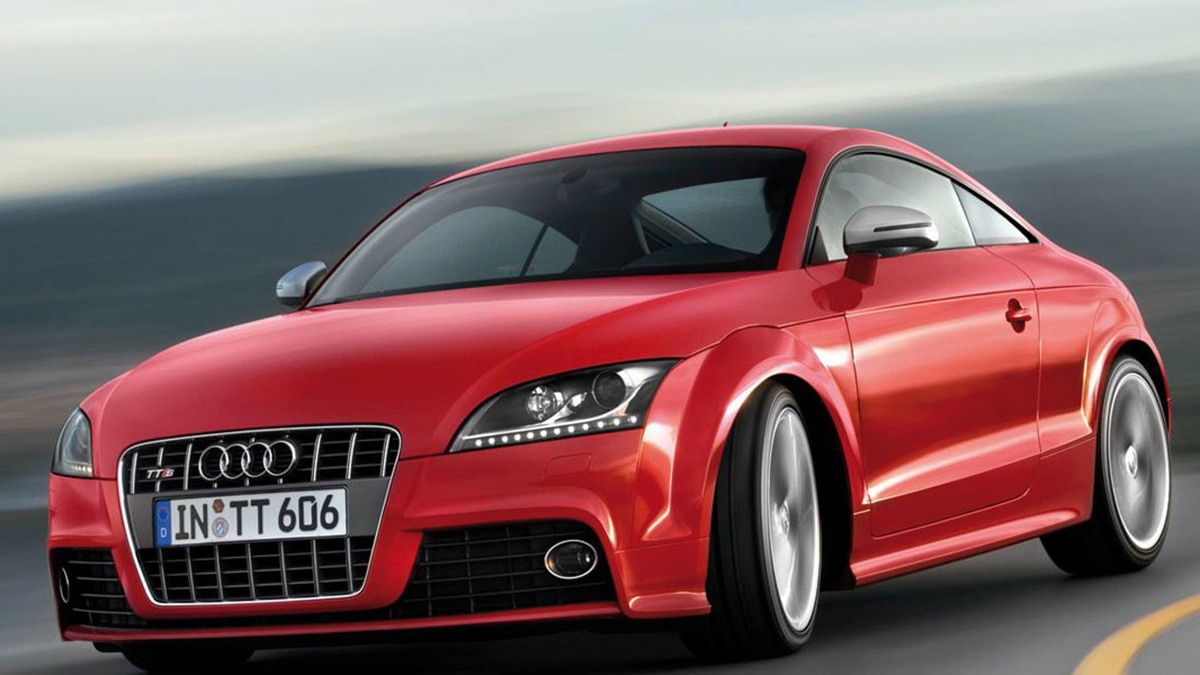 2010 Audi TT delantero izquierdo en rojo