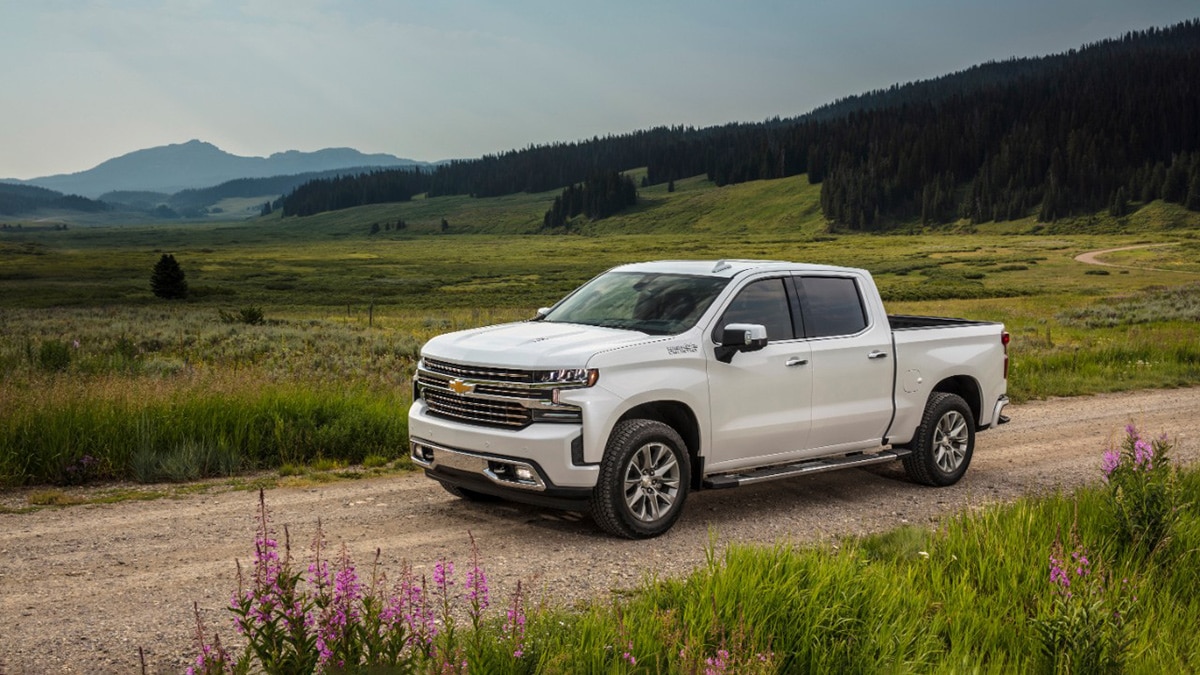 2022 Chevrolet Silverado 1500 Limited High Country front left in white
