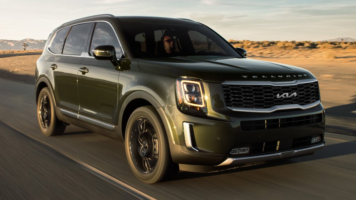 2022 Kia Telluride delantero derecho en verde.