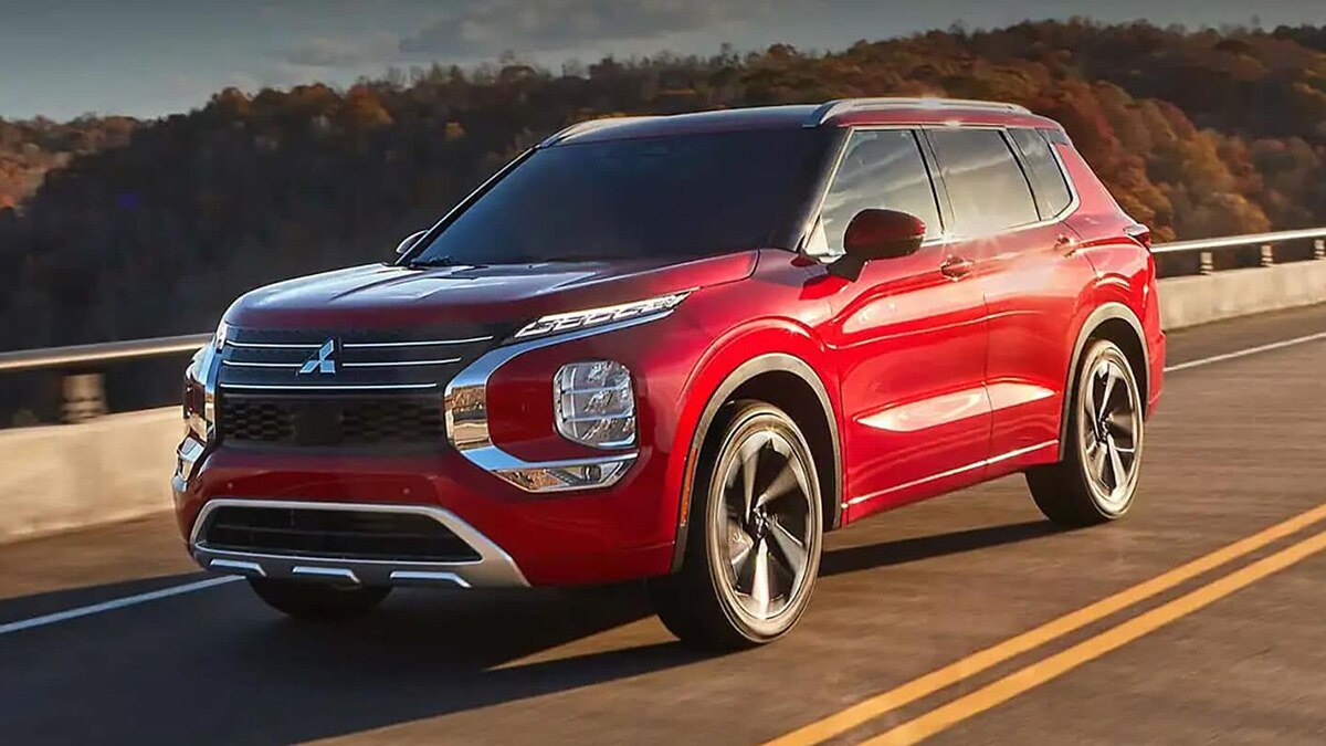 2022 Mitsubishi Outlander Sport ES delantero izquierdo en rojo