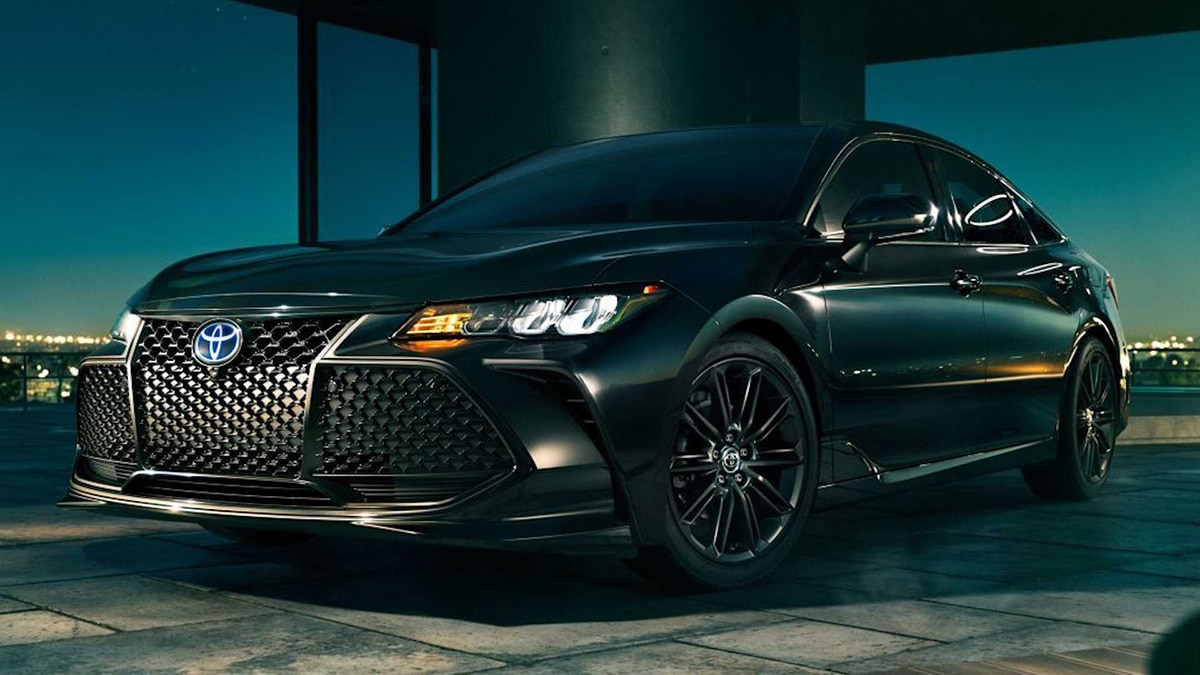 2022 Toyota Avalon Turns Out the Lights With Nightshade Package