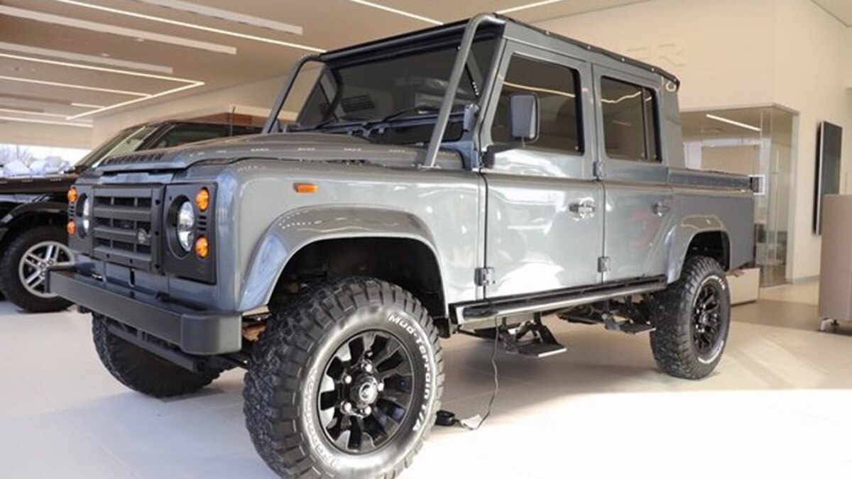 1989 Land Rover Defender 110 front left in grey