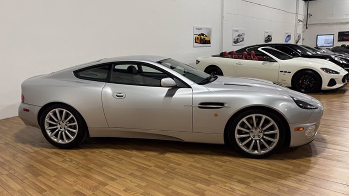 2003 Aston Martin Vanquish front right