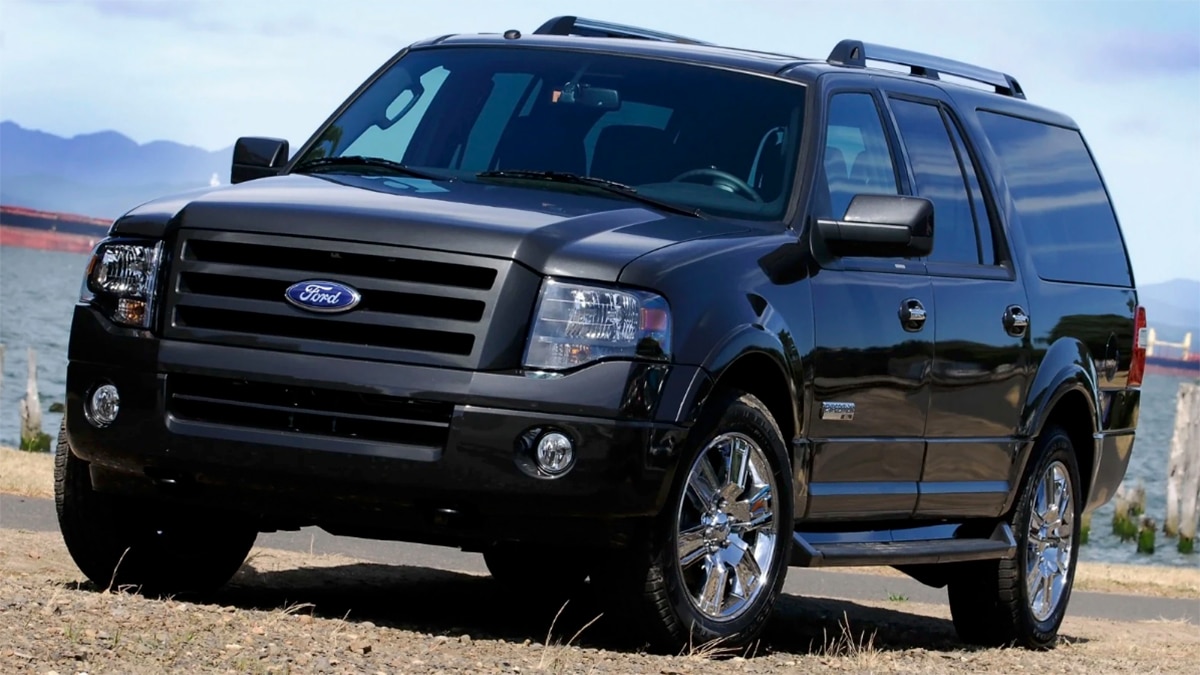 2013 Ford Expedition front left in black