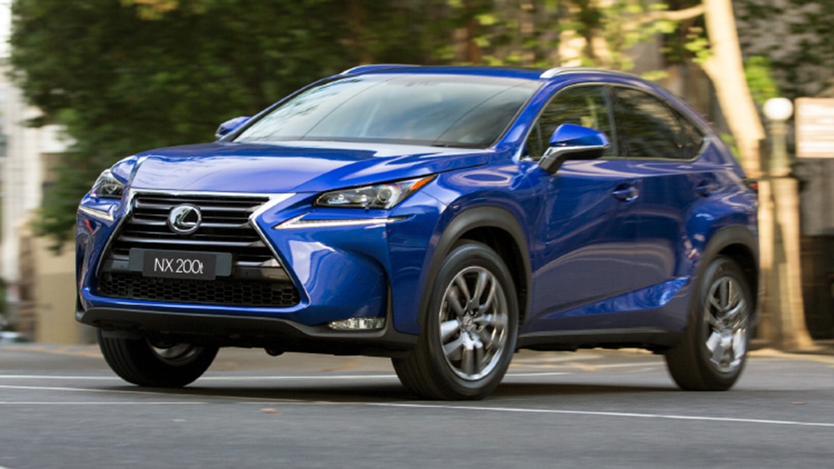 2016 Lexus NX delantero izquierdo en azul