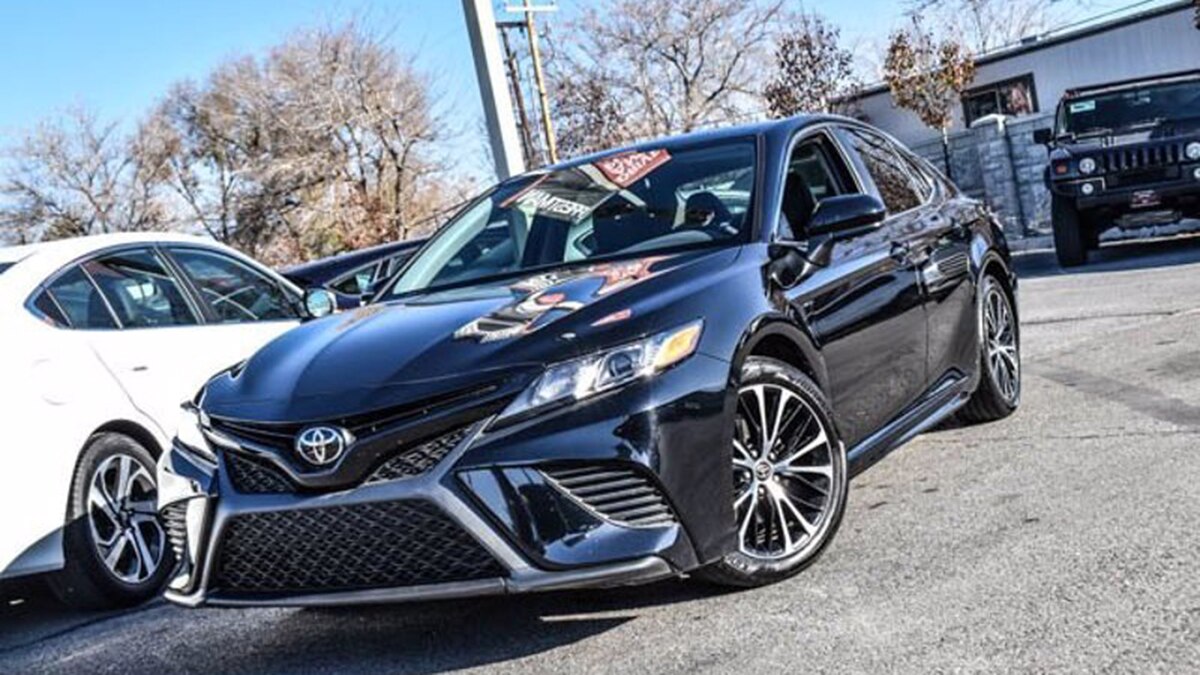 2020 Toyota Camry front left