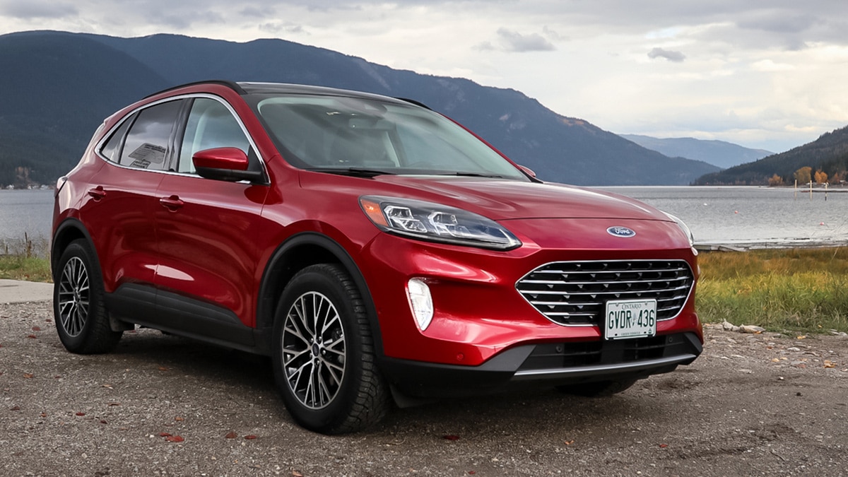 2022 Ford Escape PHEV delantero derecho en rojo