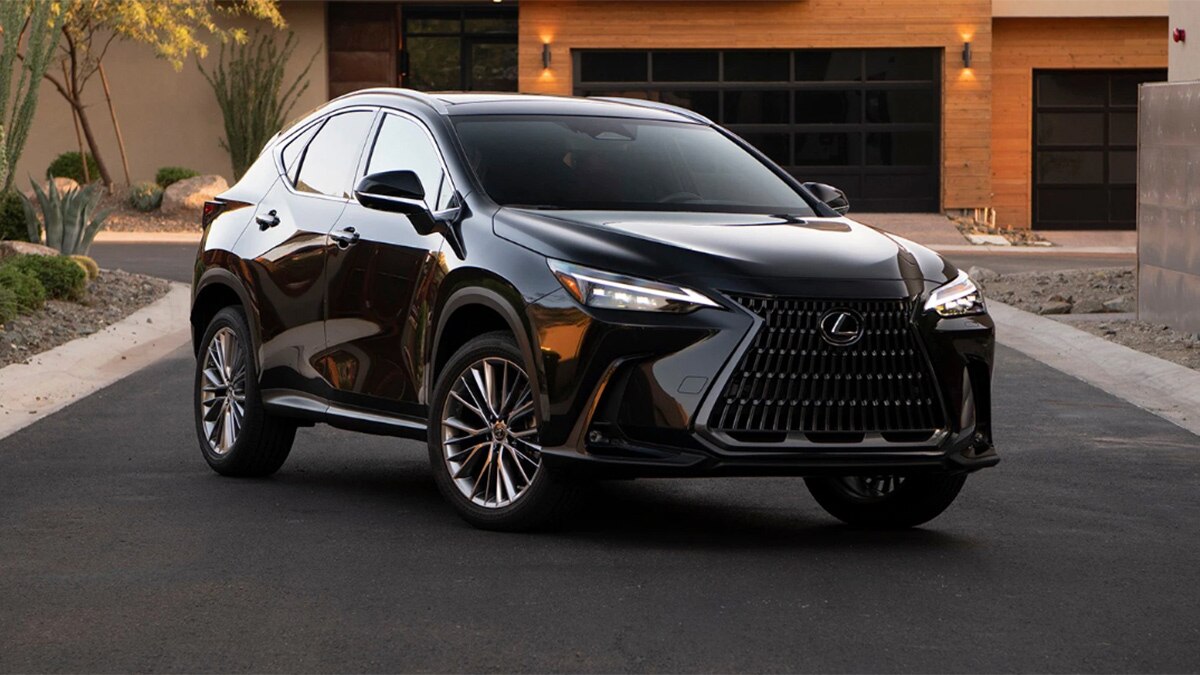 2022 Lexus NX 350h delantero derecho en negro