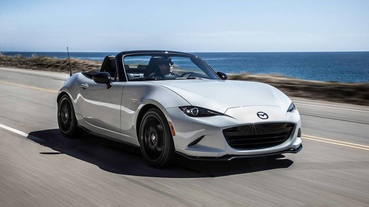 2022 Mazda MX-5 Miata Club front right in white